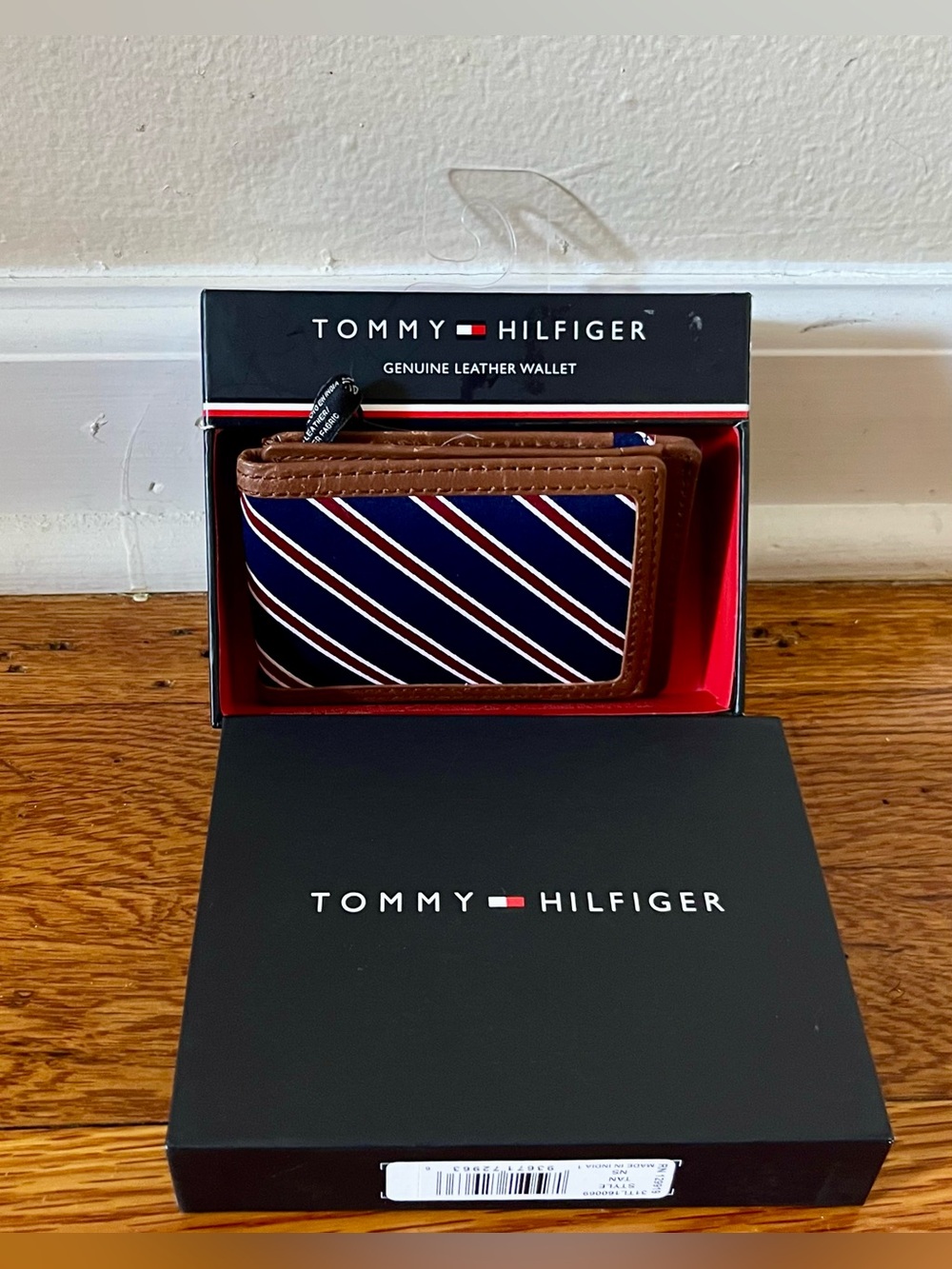 Tommy Hilfiger Men's Overlay Passcase Brown Leather Wallet